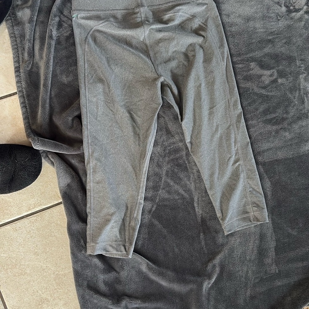 Under‎ Armour Gray Athletic Wear - Picture 2 of 3
